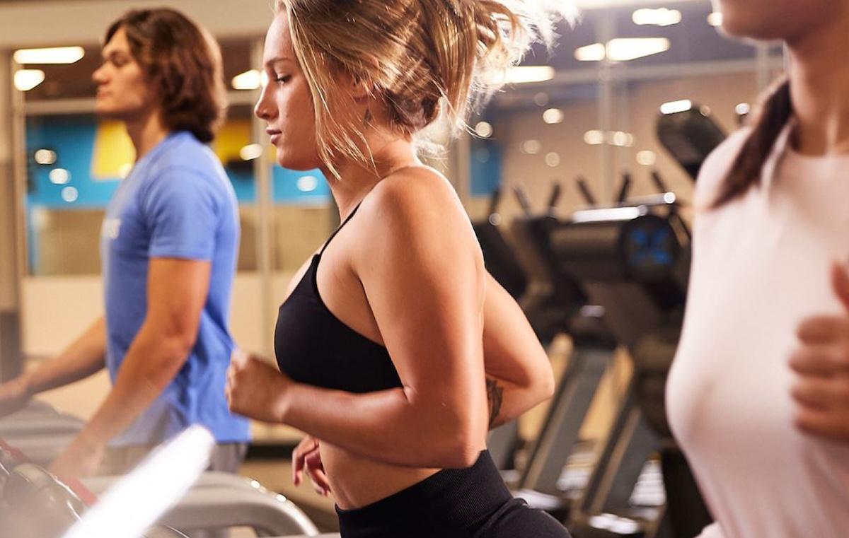 group of eos gym members running on the treadmill together