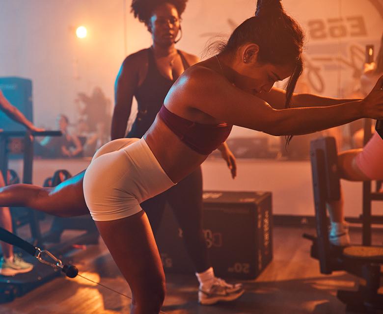 eos doing glute kick backs