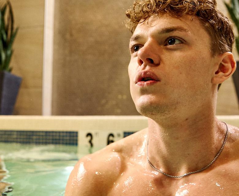 eos gym member in cold plunge