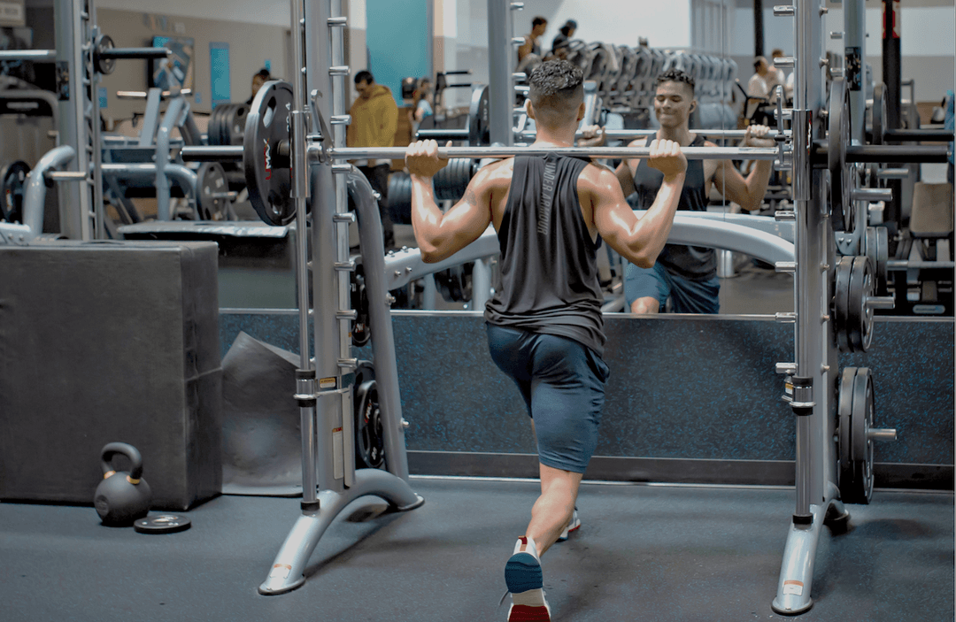 What Is a Smith Machine? - Benefits & Tips | EōS Fitness